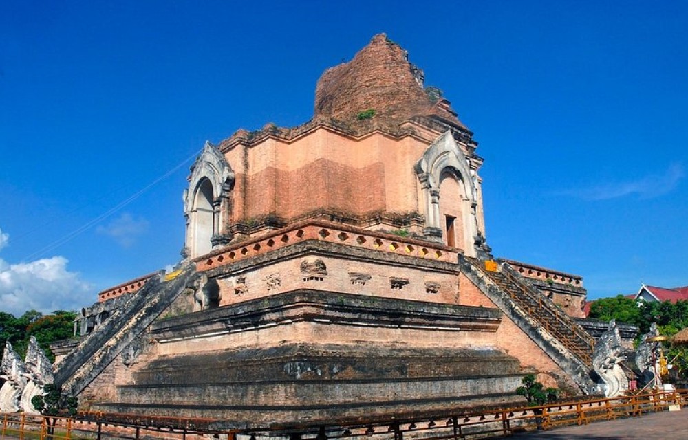 Wat Chedi Luang in Chiang Mai Pictures