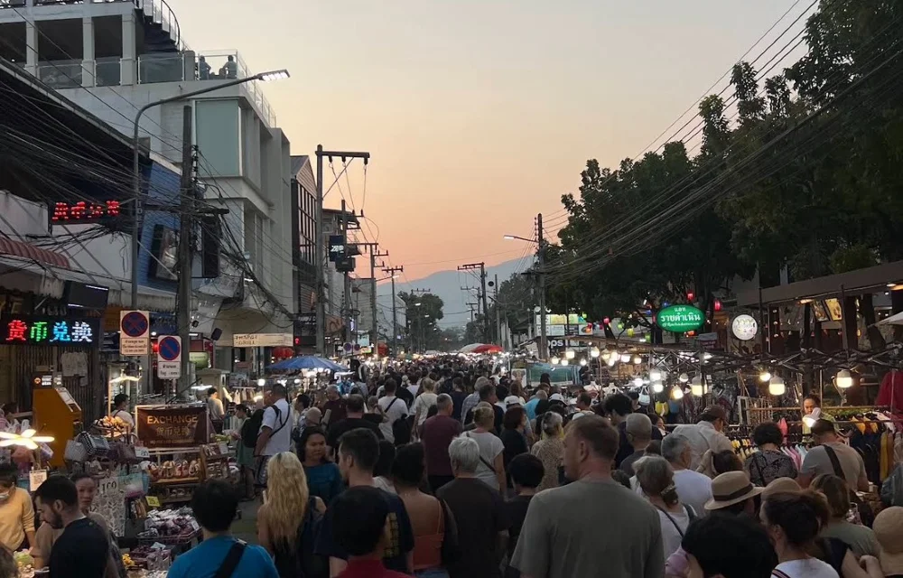 Sunday Walking Street in Chiang Mai Pictures